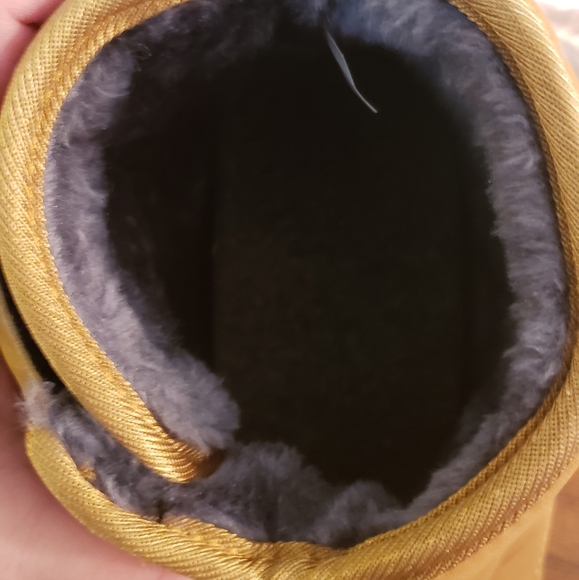 Quilted Slip-on Boots - Picture 2 of 4